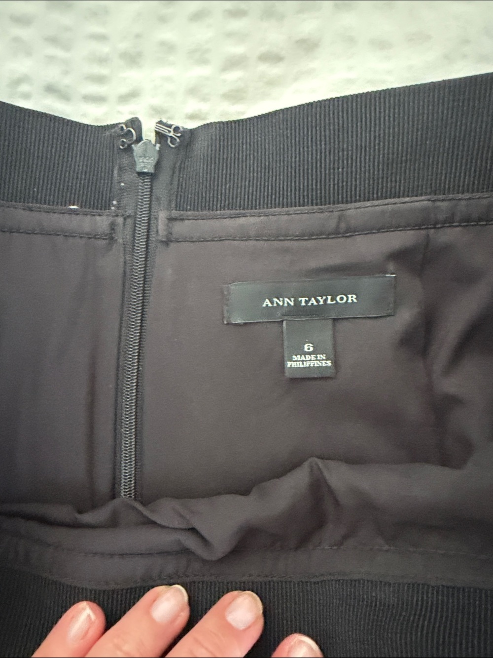Ann Taylor Black and White Printed Pencil Skirt - Picture 3 of 6